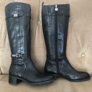 Etienne Aigner black boot never worn